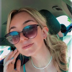 Meet your Posher, Quinn